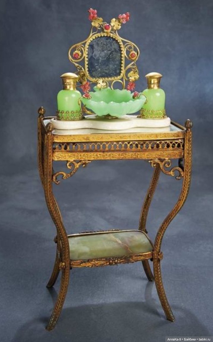 Антикварные туалетные столики для кукол продолжение