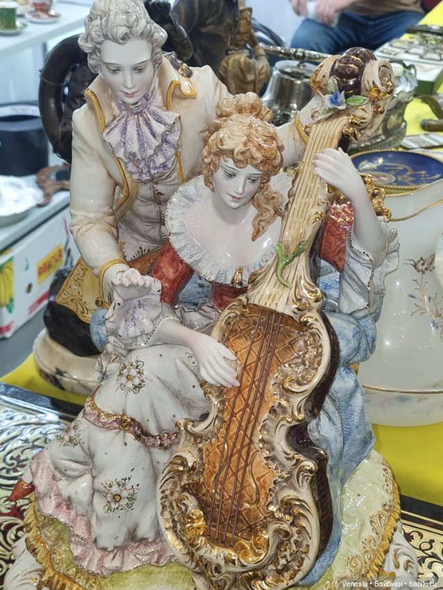 Куклы, фарфоровые статуэтки на Тишинке