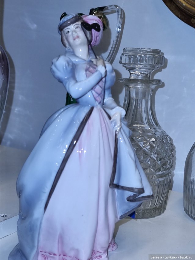 Куклы, фарфоровые статуэтки на Тишинке