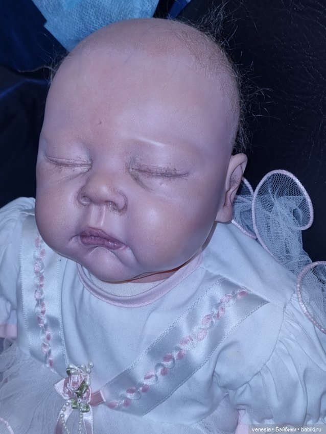 Куклы, фарфоровые статуэтки на Тишинке