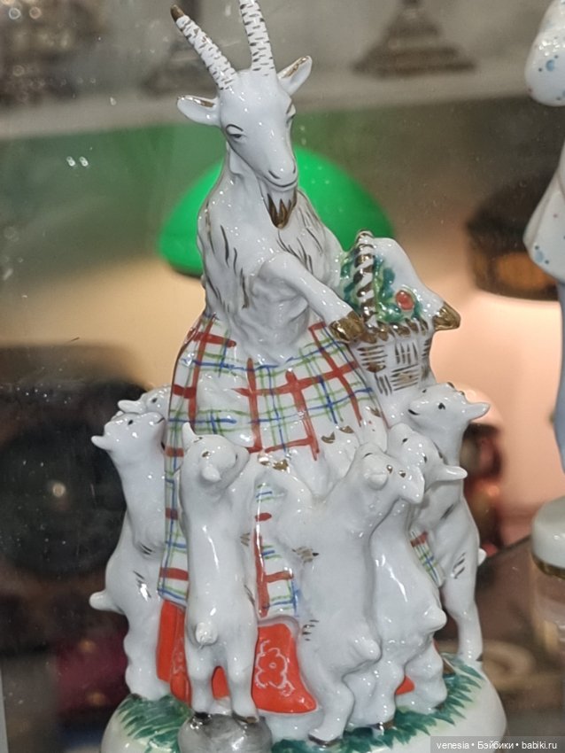 Куклы, фарфоровые статуэтки на Тишинке