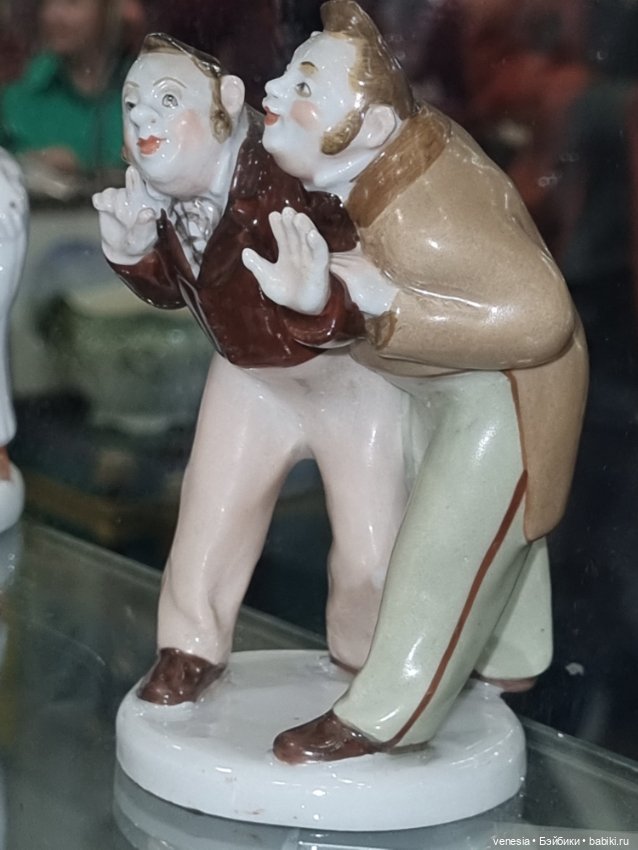 Куклы, фарфоровые статуэтки на Тишинке