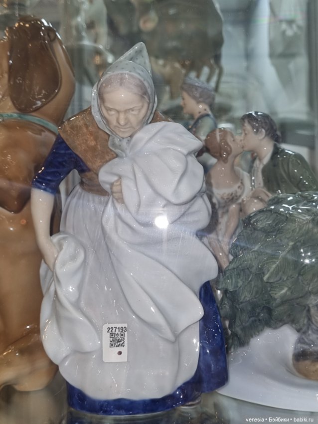 Куклы, фарфоровые статуэтки на Тишинке (фото 10)