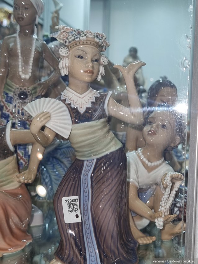 Куклы, фарфоровые статуэтки на Тишинке