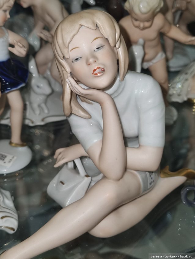 Статуэтки фарфоровые на Тишинке -2