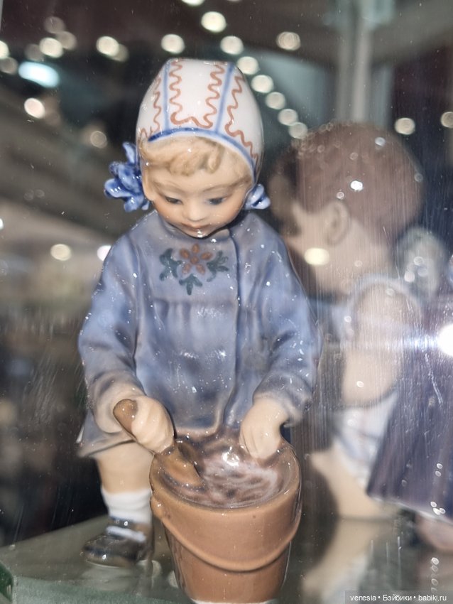 Статуэтки фарфоровые на Тишинке -2