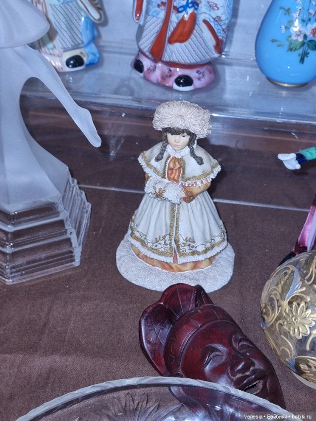 Статуэтки фарфоровые на Тишинке -2