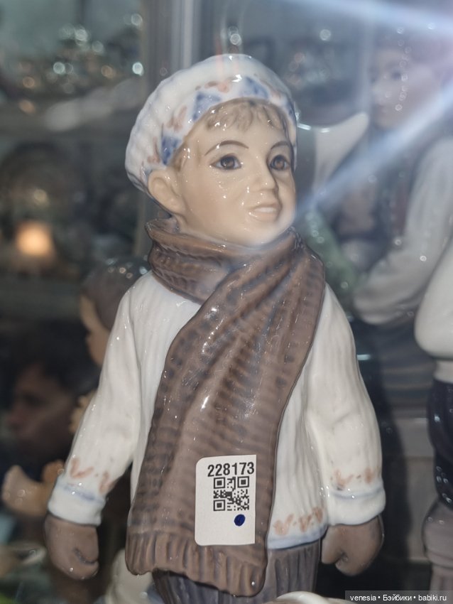 Статуэтки фарфоровые на Тишинке -2