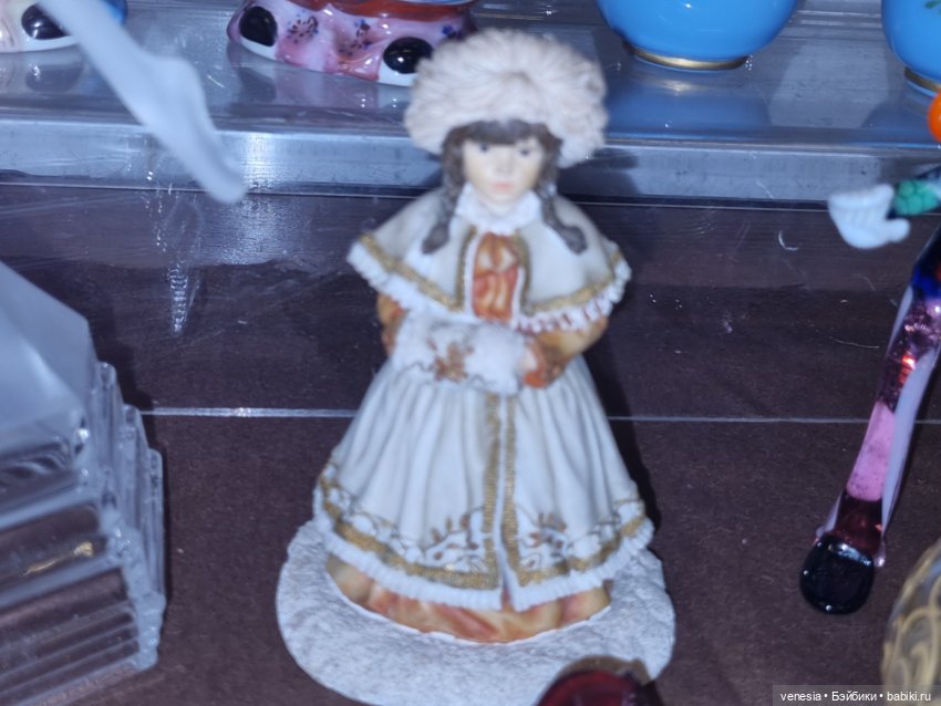 Статуэтки фарфоровые на Тишинке -2