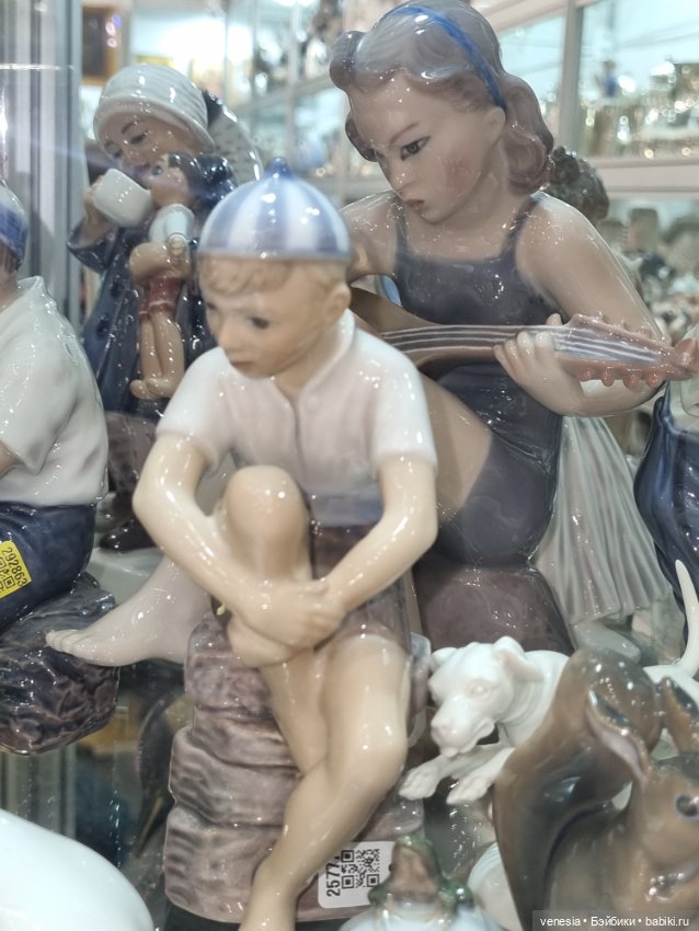 Статуэтки фарфоровые на Тишинке -2