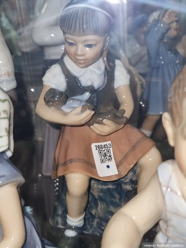 Статуэтки фарфоровые на Тишинке -2