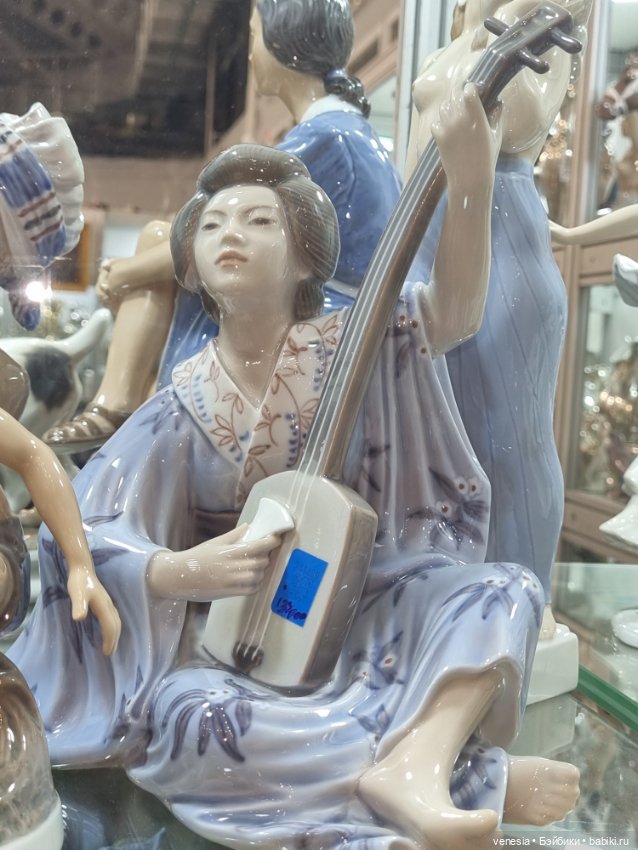 Статуэтки фарфоровые на Тишинке -2