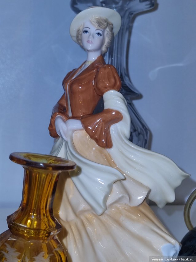 Статуэтки фарфоровые на Тишинке -2