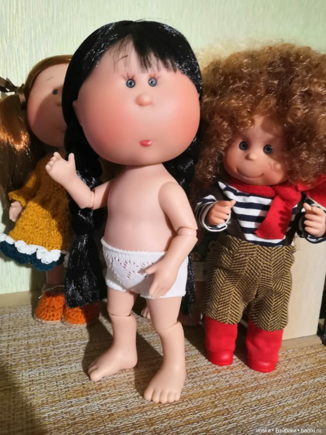 Чернявка — Куклы Nines d'Onil (Нинес): Миа (Mia)