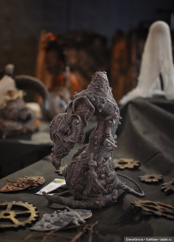 НЕстрашные сказки: лисы, люди и другие животные