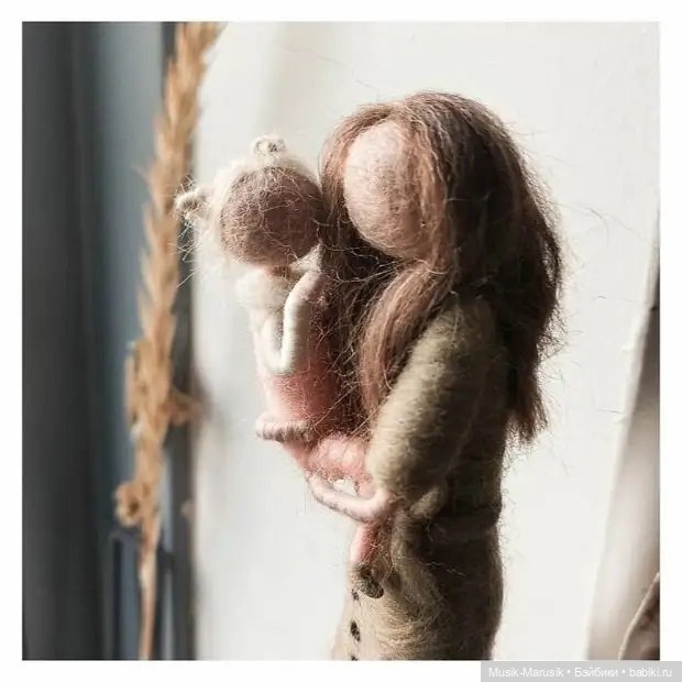 Художница из Нидерландов воссоздает волшебные моменты из жизни с помощью шерсти