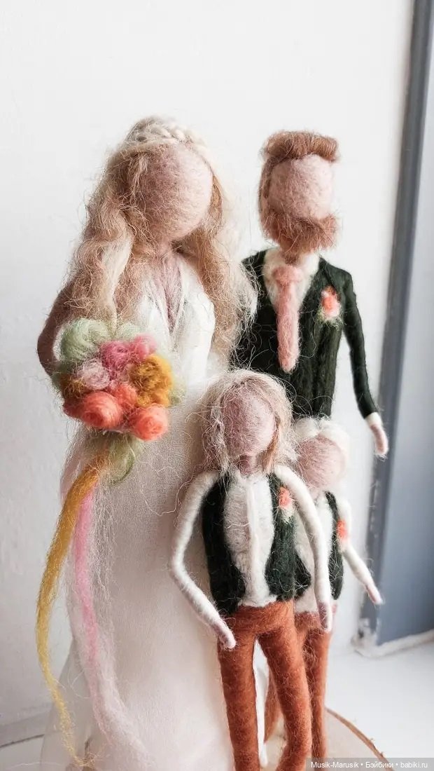 Художница из Нидерландов воссоздает волшебные моменты из жизни с помощью шерсти