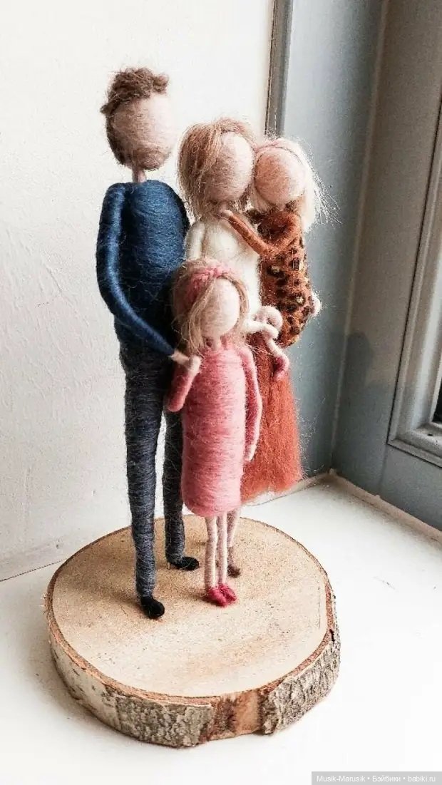 Художница из Нидерландов воссоздает волшебные моменты из жизни с помощью шерсти