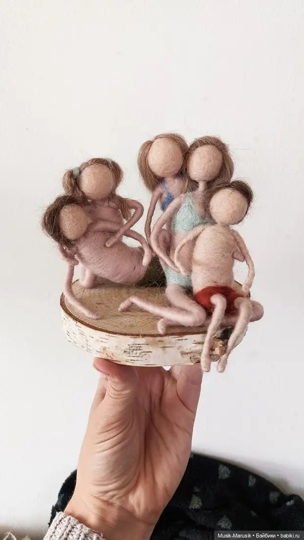 Художница из Нидерландов воссоздает волшебные моменты из жизни с помощью шерсти