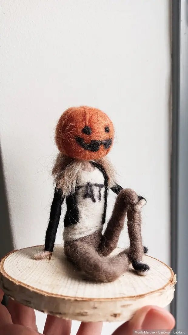 Художница из Нидерландов воссоздает волшебные моменты из жизни с помощью шерсти