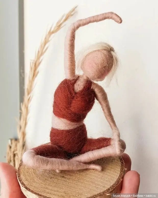 Художница из Нидерландов воссоздает волшебные моменты из жизни с помощью шерсти