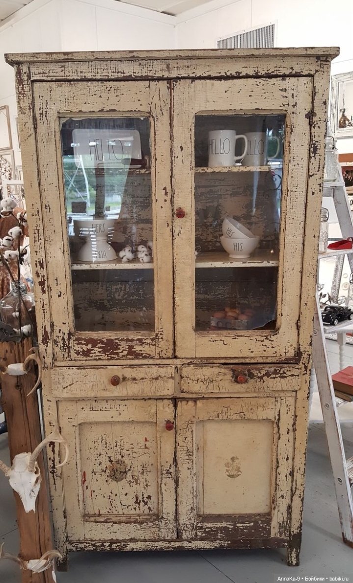 Подборка антикварных белых буфетов для кукол (фото 9)