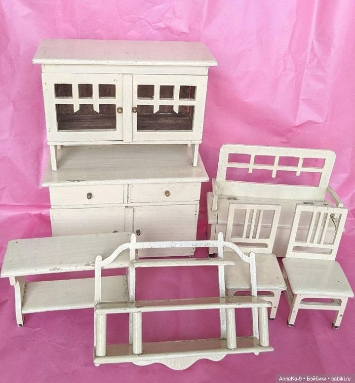 Подборка антикварных белых буфетов для кукол