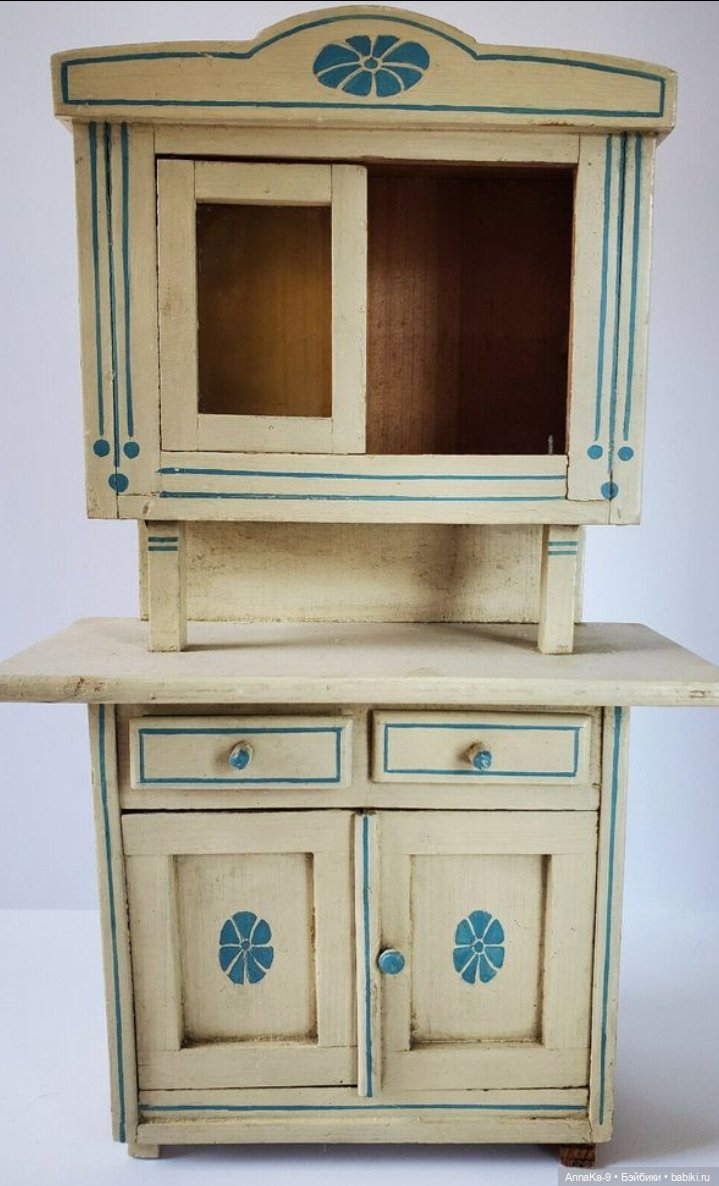 Подборка антикварных белых буфетов для кукол