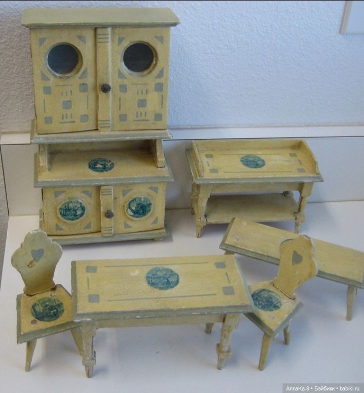 Подборка антикварных белых буфетов для кукол