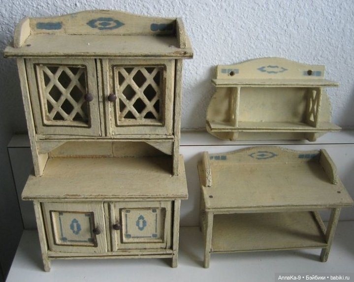 Подборка антикварных белых буфетов для кукол