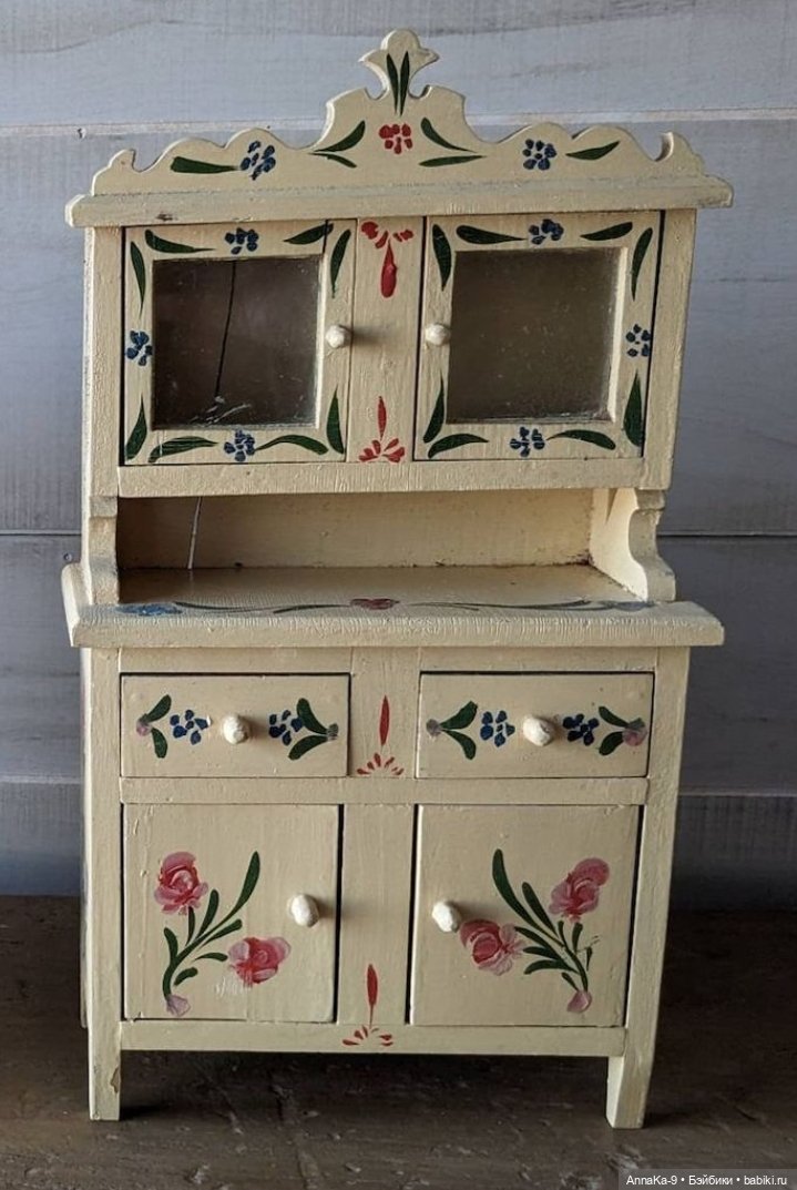 Подборка антикварных белых буфетов для кукол (фото 10)