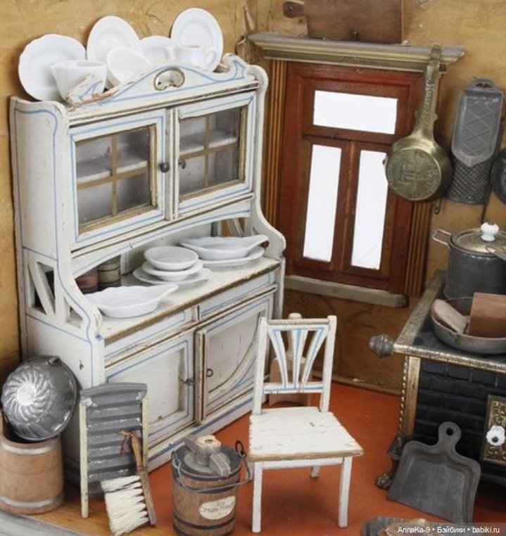 Подборка антикварных белых буфетов для кукол