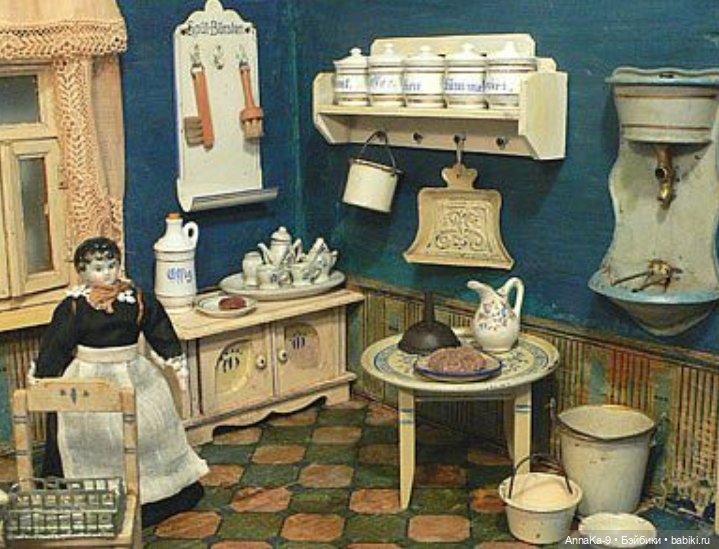 Подборка антикварных белых буфетов для кукол
