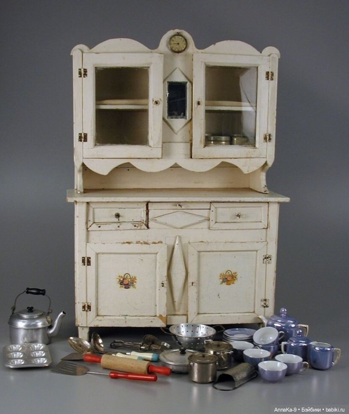 Подборка антикварных белых буфетов для кукол (фото 2)
