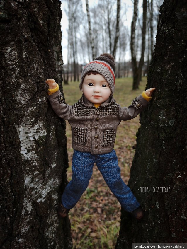Мальчик с мячом авторская кукла (фото 4)