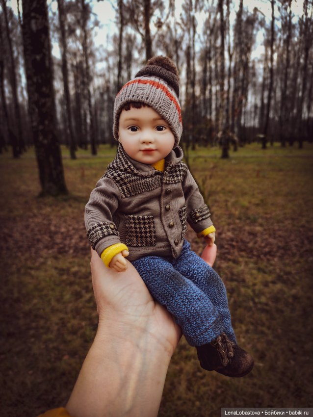 Мальчик с мячом авторская кукла (фото 2)