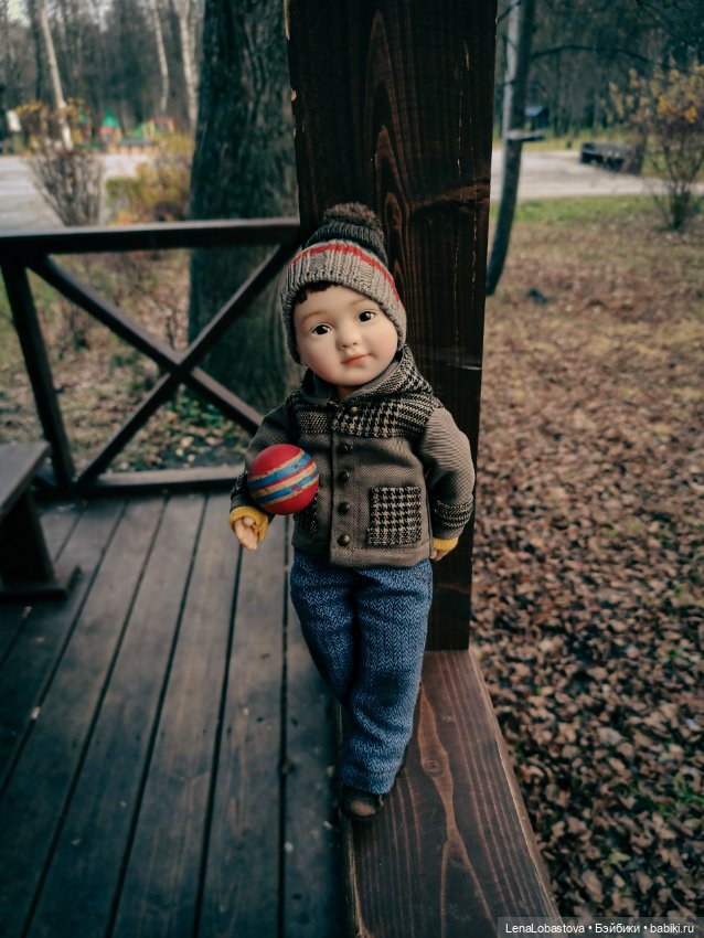 Мальчик с мячом авторская кукла