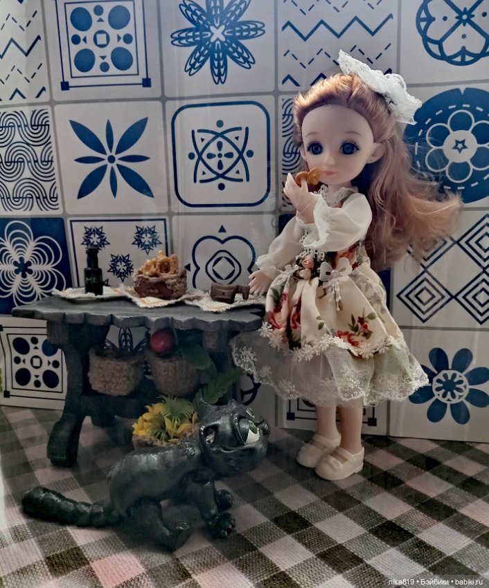 Столик из массива дерева — Мебель для кукол и домиков: фото