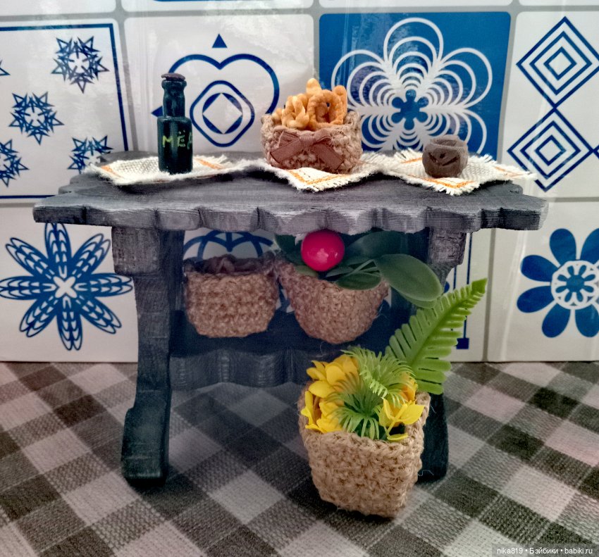 Столик из массива дерева — Мебель для кукол и домиков: фото (фото 3)