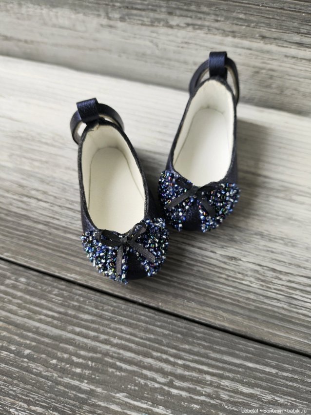 Праздник к нам приходит — Одежда и обувь для кукол своими руками: фото (фото 2)