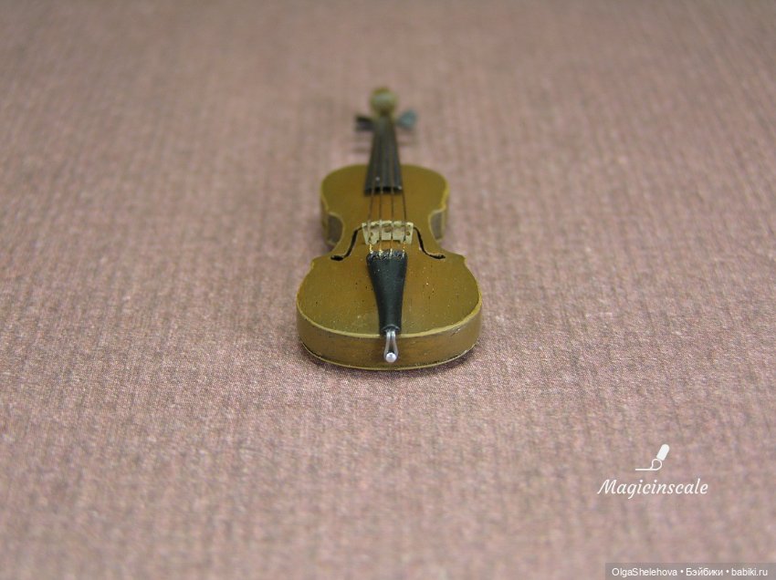 Потрясающая миниатюрная скрипка (фото 4)