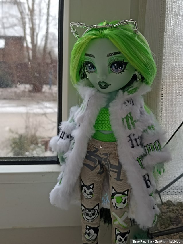 Выгуляли второй аутфит Харли Лаймстоун Кэт