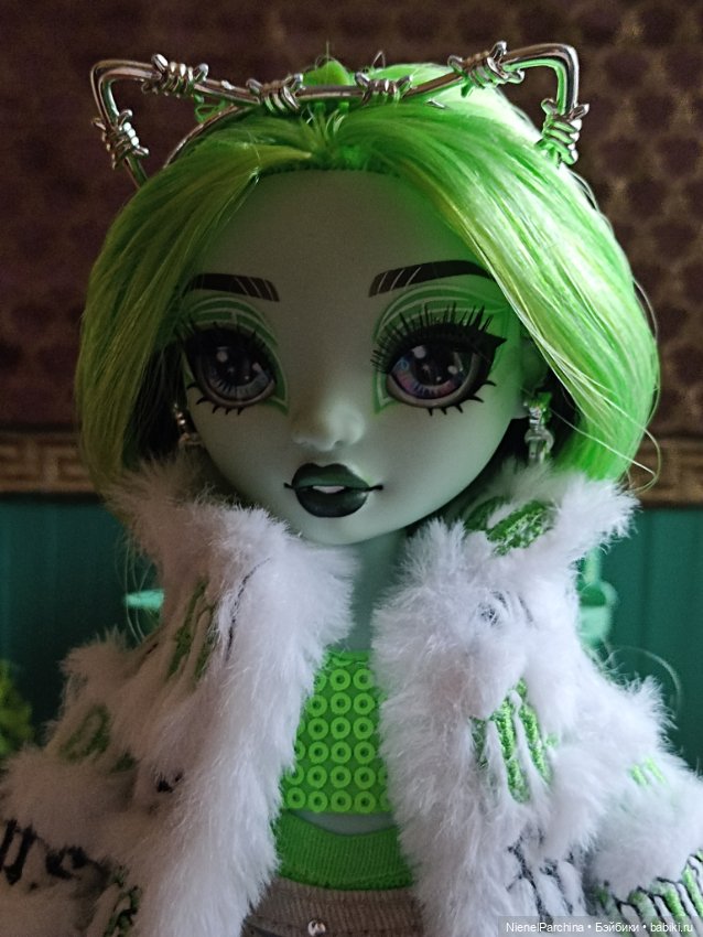 Выгуляли второй аутфит Харли Лаймстоун Кэт