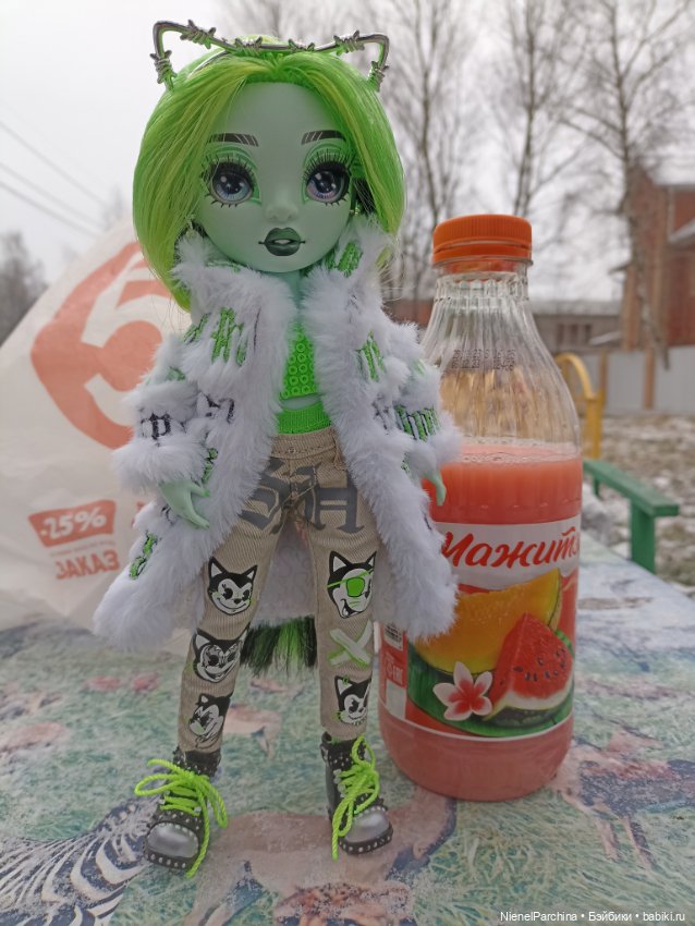 Выгуляли второй аутфит Харли Лаймстоун Кэт