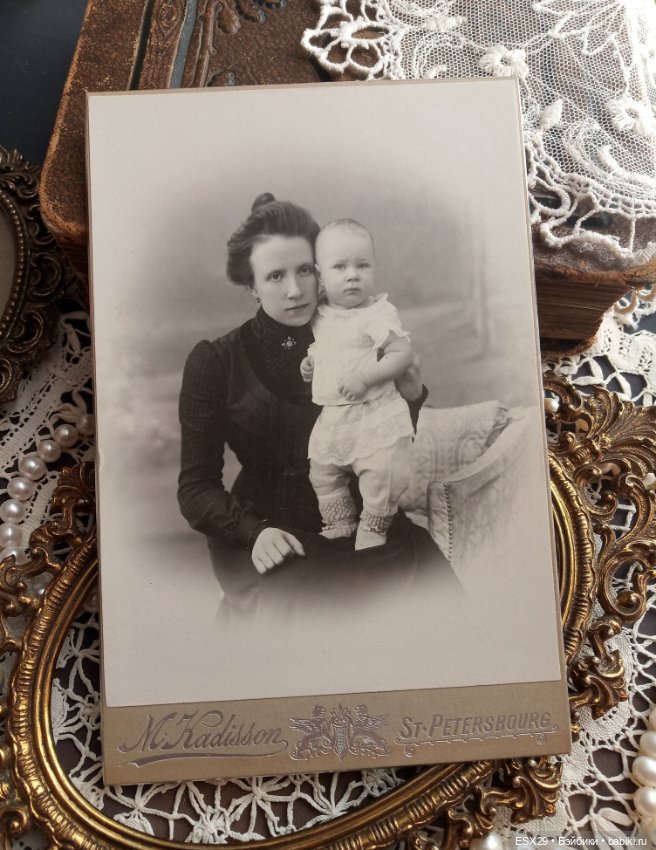 Старинные фотографии мамочек с детками (фото 7)