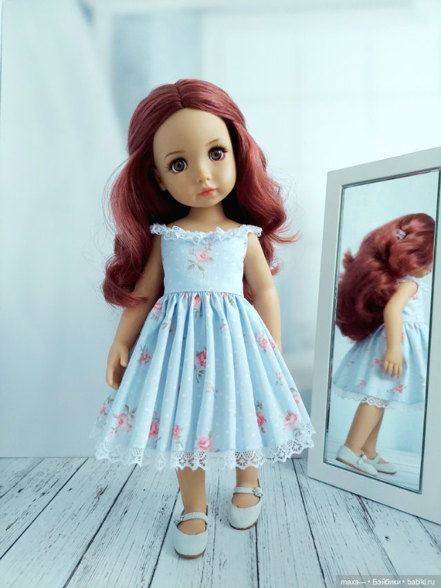 Вишенка примеряет новое платье