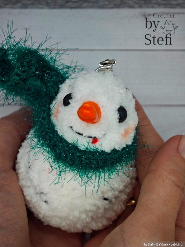 Плюшевый озорной снеговичок