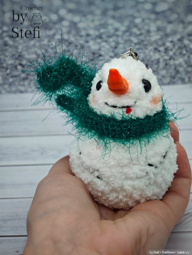 Плюшевый озорной снеговичок