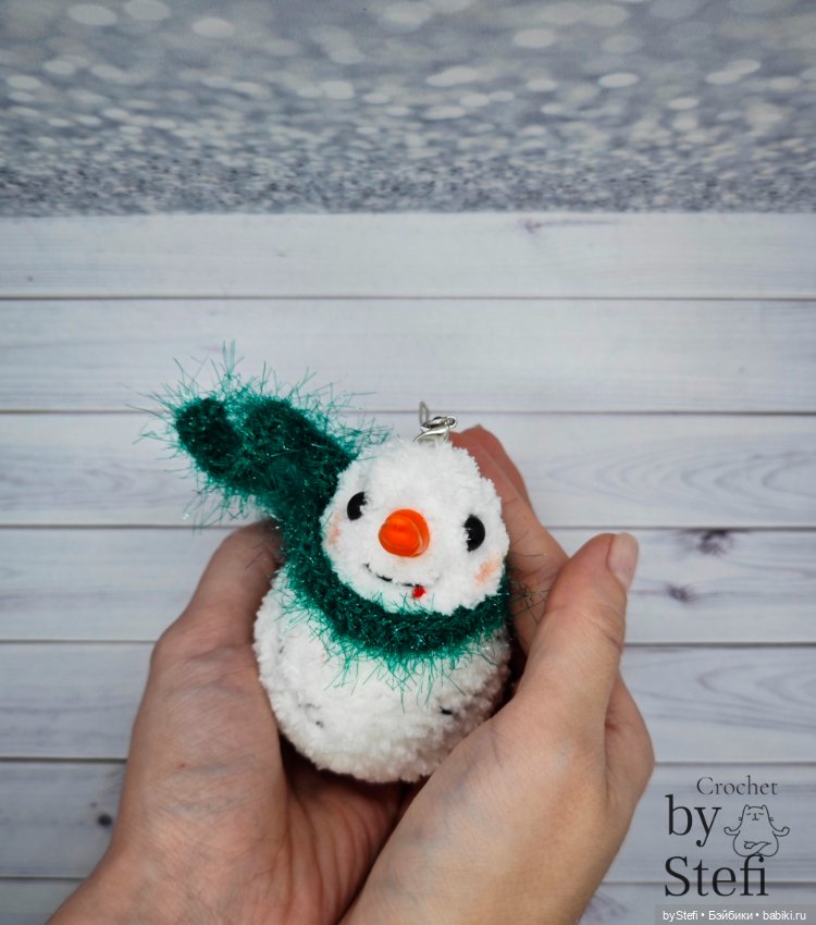 Плюшевый озорной снеговичок