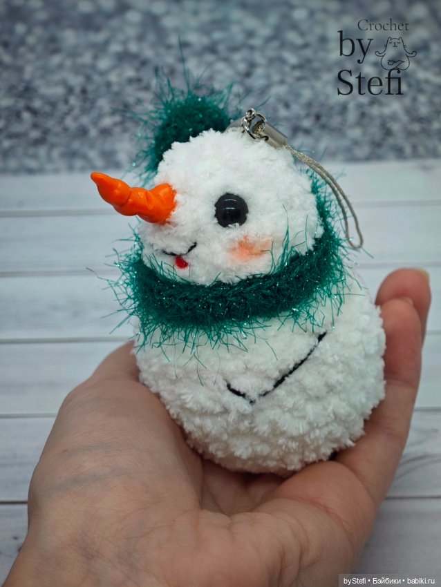 Плюшевый озорной снеговичок